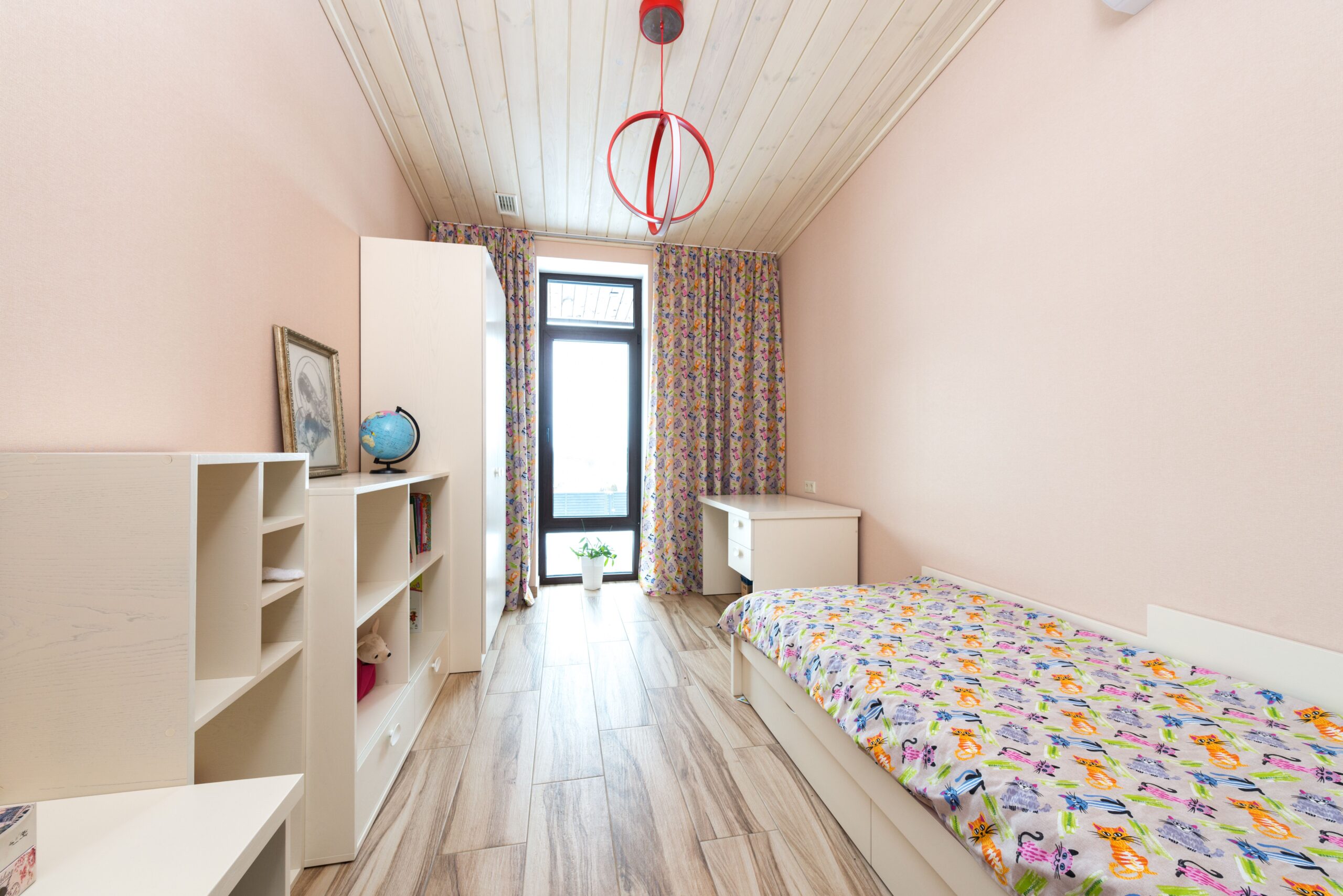 warm dim bedroom lighting for a child's evening sleep routine